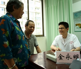 beat365正版唯一官网校友 浙江省人民医院金永明主任在磐安县人民医院义诊